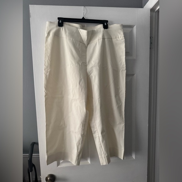 Ruby Rd. Cream Capri Pants - Picture 1 of 4
